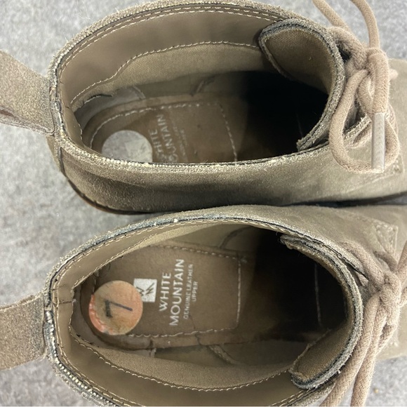 White Mountain Lambert Wedge Ankle Booties in Taupe/Grey Suede Women’s Size 7M - Picture 7 of 8